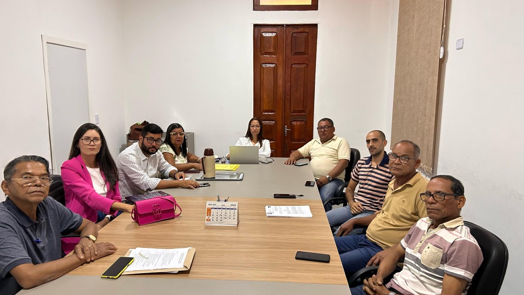 Prefeitura de Itiúba discute plano de cargos e salários com o SINSEPI